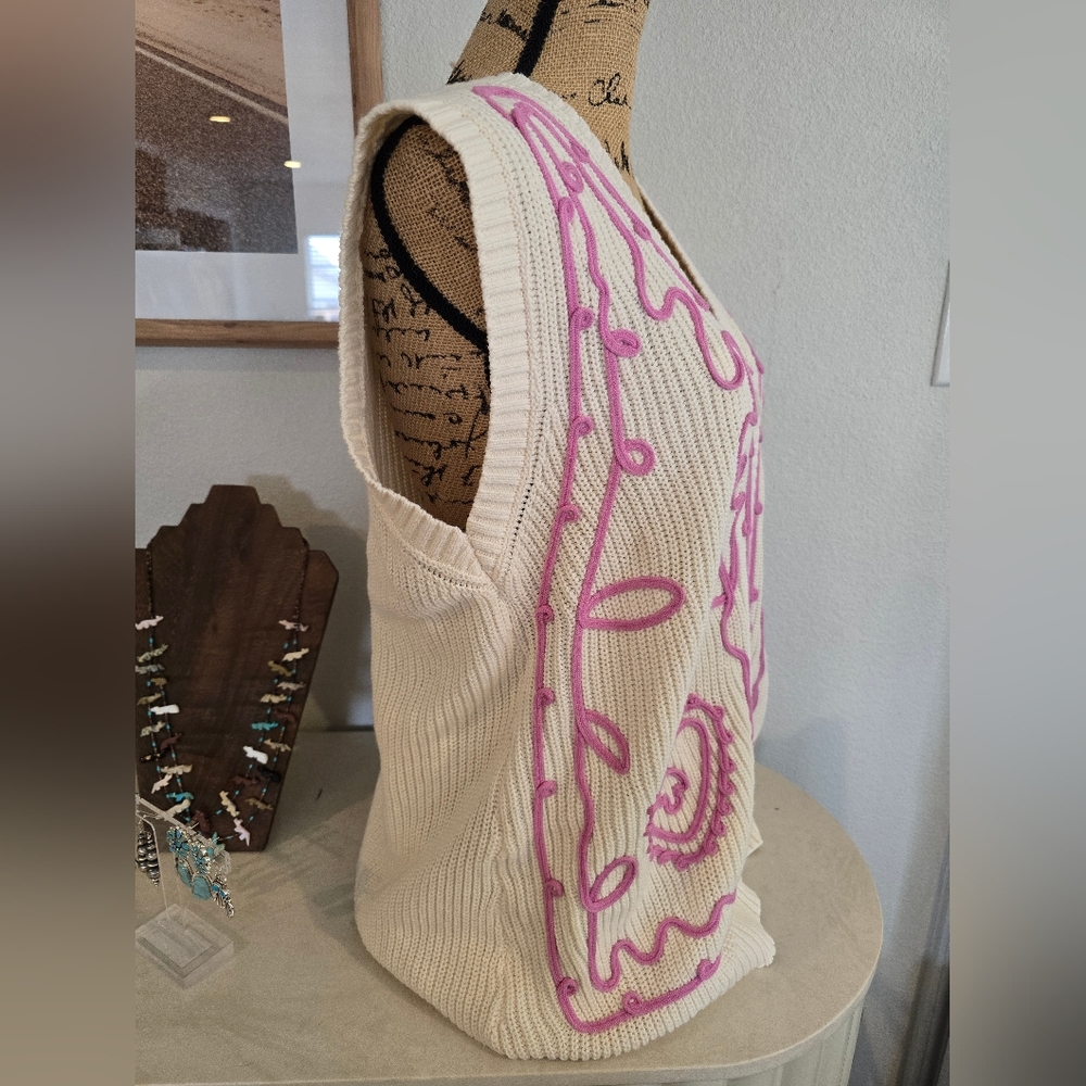 Lalavon NWT Women's Cream and Pink Embroidered V Neck Button Front Sweater Vest - Picture 12 of 14
